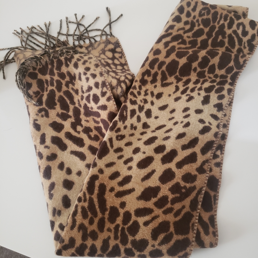 Leopard Scarf - Picture 2 of 3